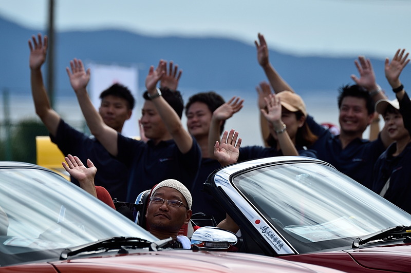 LOVE SKY PROJECTではおなじみの、ドローンを使った集合記念撮影「THE SKY SHOT!!」が行なわれた。みんなで空を見上げて手を振る