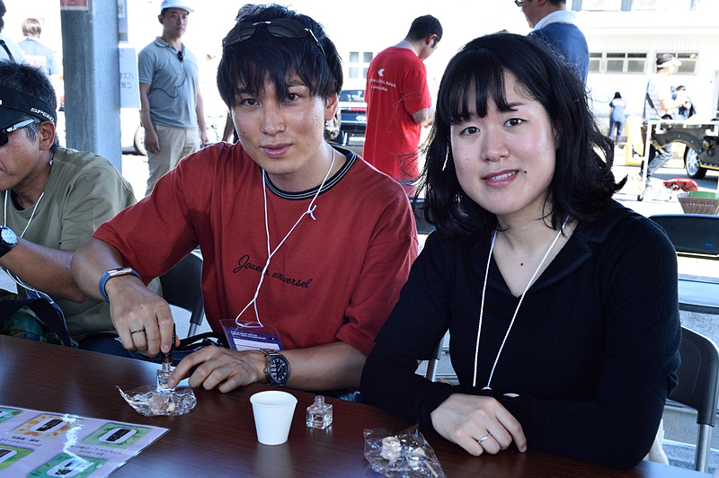 ダイハツが展開しているドライバーズカフェ「Copen Local Base Kamakura」によるオリジナルのカーフレグランス作りコーナーもあり、こちらも賑わっていた