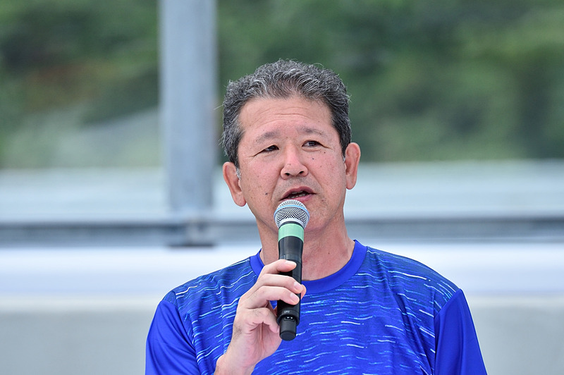 5周年のあいさつを行なった藤下氏。発売当時の現行コペンの開発責任者を務めていた