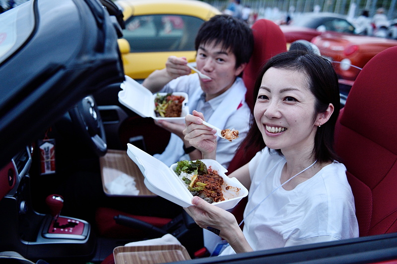 食事中の方々に味をうかがったところ、どちらもとても美味しいとのこと