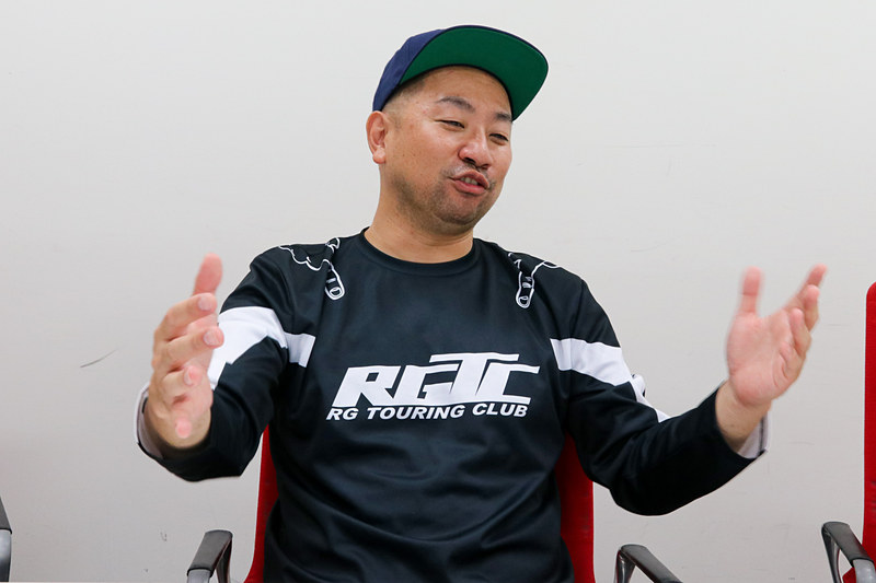 RGツーリングクラブオリジナルのウェアで登場したレイザーラモンRGさん