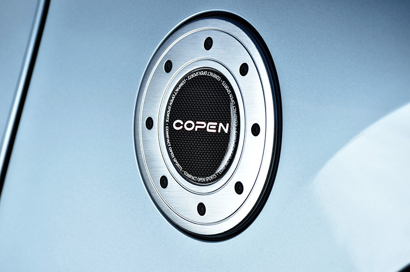 フューエルリッドガーニッシュはアルミとカーボンのコンビ