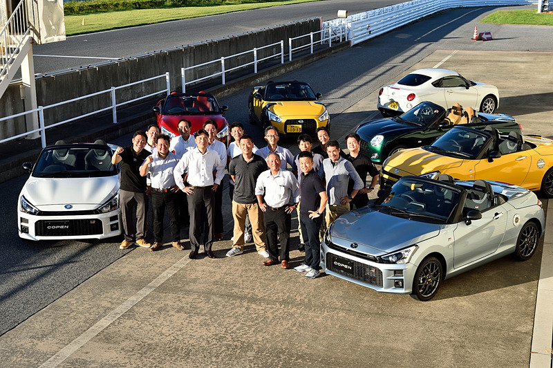 TOYOTA GAZOO Racingの知見を活かしながら、ダイハツ側で開発を行なったコペン GR SPORT。取材を行なったスパ西浦モーターパークには開発陣が勢ぞろいしてその魅力を語ってくれた