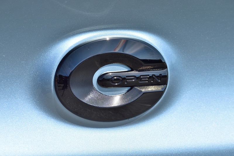 ブラックメッキ仕様のコペンバッヂが前後に備わるほか、リアまわりではCOPEN×HKSスポーツマフラーが目立つ存在