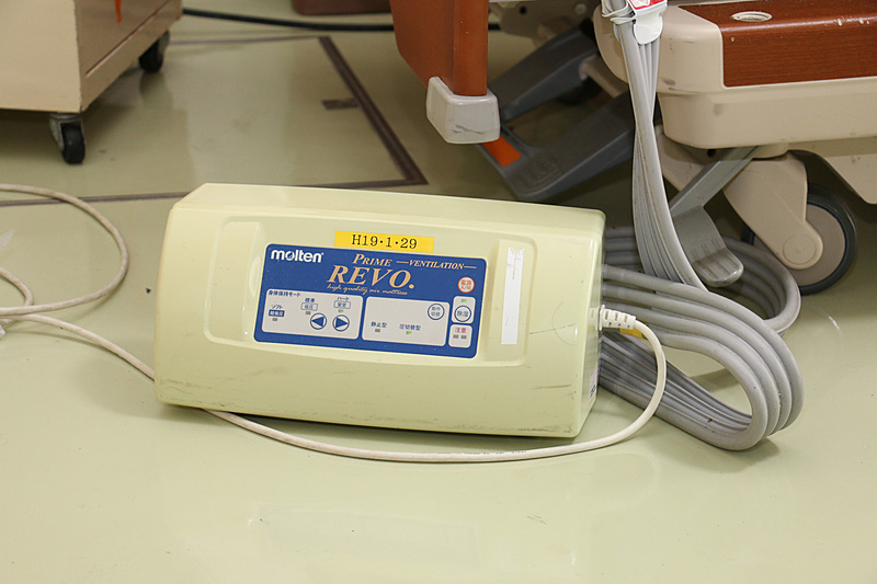 床ずれなどを予防する「エアマット」のポンプ