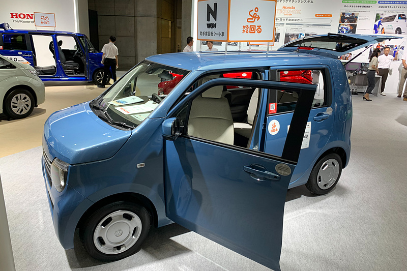 新型「N-WGN」の福祉車両が展示されたホンダブース