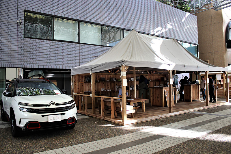 カラヤン広場のオフィシャルブース