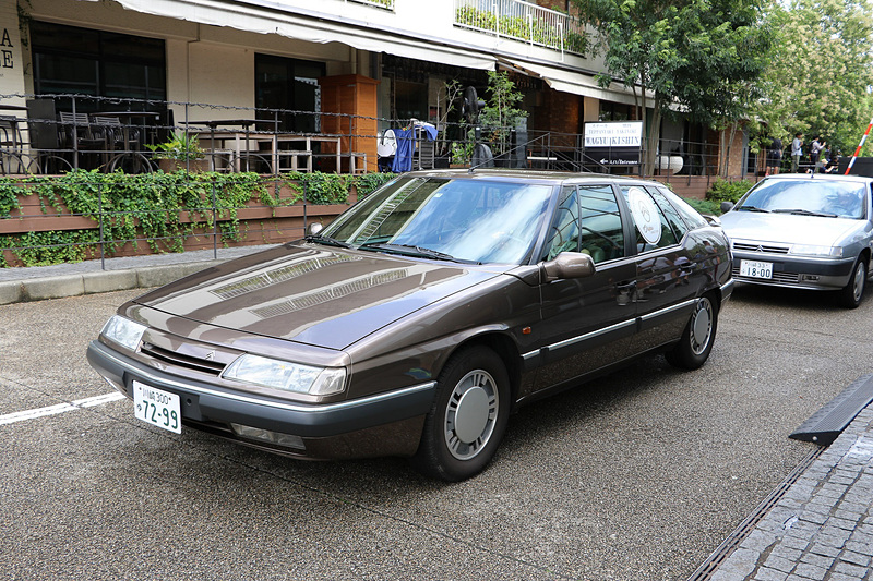 パレードランに出発するシトロエンXM