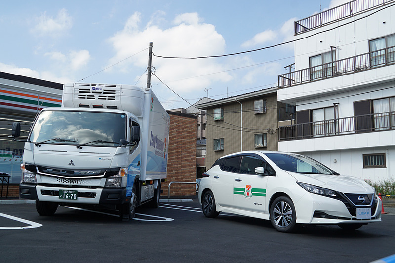 EVトラックや営業車として試験導入される「リーフ」も展示された