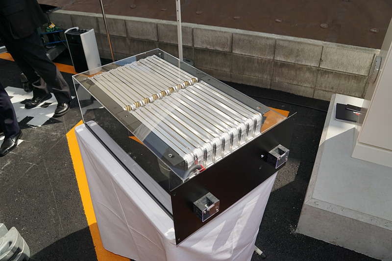 1基につき「リーフ」1台分（容量40kWh/基）のリユースバッテリーを活用した蓄電池設備を設置。リユースバッテリーは電池の転用に関する評価規格「UL1974」に基づく認証を世界で初めて受けた工場で再生されたもの