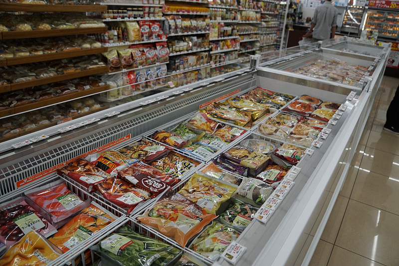 セブン-イレブン事業のCO2排出量は、店舗運営の電力消費分で9割を占めるという