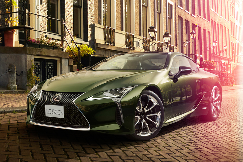 特別仕様車のLC500h PATINA Elegance（テレーンカーキマイカメタリック）