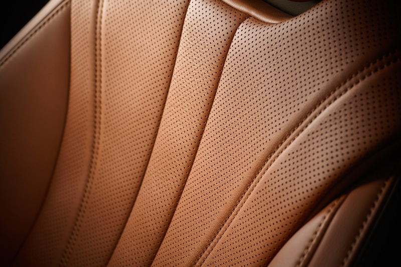 特別仕様車専用のL-ANILINE本革シート