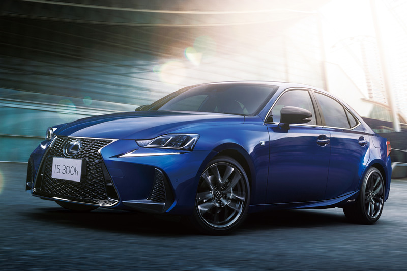 特別仕様車のIS300h I Blue（ヒートブルーコントラストレイヤリング）