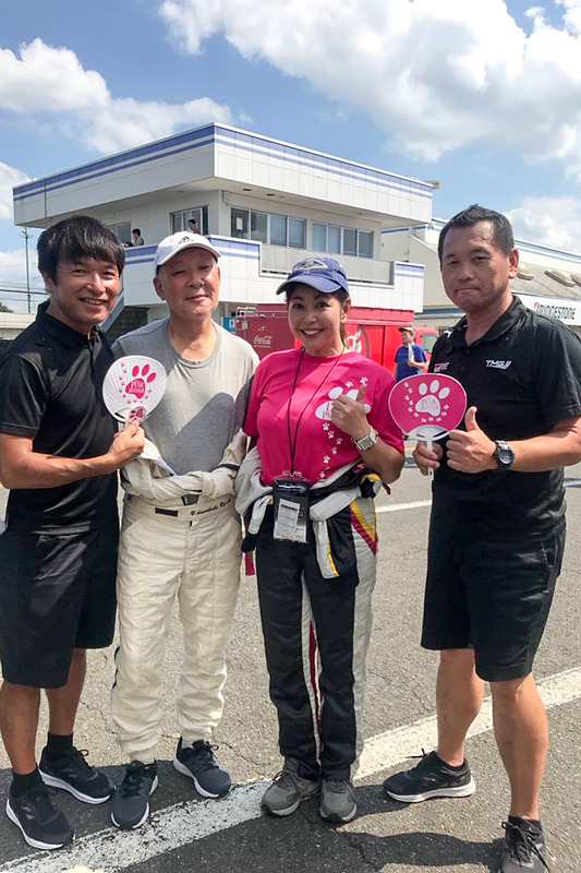 徳間書店の東海ウォーカーで執筆していたころの編集者 外岡さん（左）とその友人が応援に来てくれた。ありがとう！