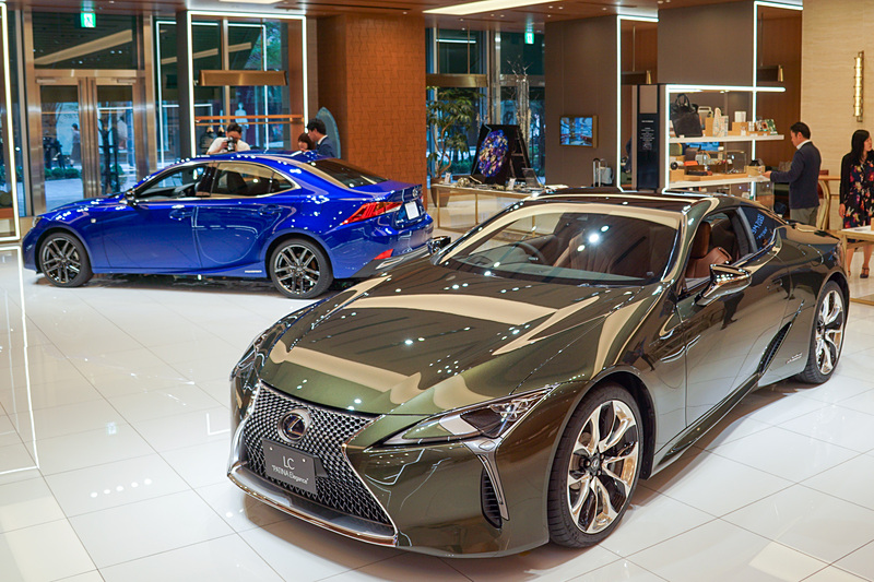 東京ミッドタウン日比谷の「LEXUS MEETS...HIBIYA」で披露された特別仕様車IS“I Blue”/LC“PATINA Elegance”