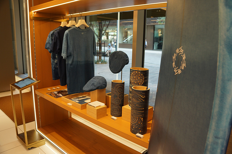 海部藍プロダクトデザイナーで藍染の匠として活躍する永原レキ氏（LEXUS NEW TAKUMI PROJECT：2016年徳島県代表）の作品も展示される