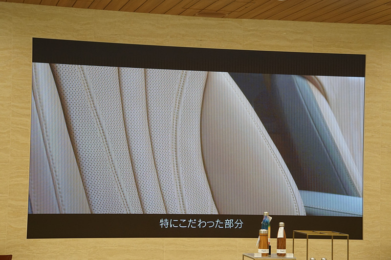 L-ANILINEは、最高位の原皮だけを厳選し、長時間にわたる柔軟化工程と、独自の工夫や技術により薄い塗膜を目指したカラーコートで柔らかさを実現し、体を包み込む座り心地と、走行中のフィット感を向上させたという