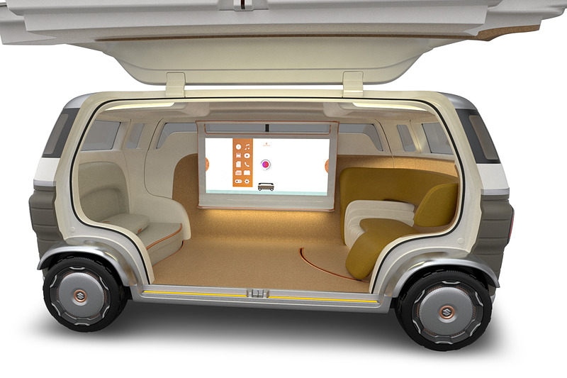 室内中央に大型ディスプレイを装備