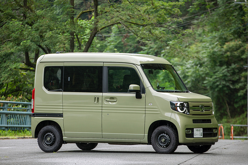 動く秘密基地として使えるN-VAN。室内サイズも必要な分あって、それでいて適度にコンパクトなのも筆者としては好みだ