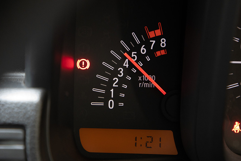 軽貨物のノーマルエンジンなのにここから先でも（多少の）パワー感があるので、そこそこ高回転まで回しつつのシフト操作がちょっと楽しい感じだ