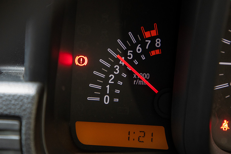 100km/hで走る場合はエンジン回転が6速で4000rpmとなる。ずいぶん高い回転数まで回っているように思えるが、S07B型エンジンのNA版は最大トルクを4800rpmで発生するので、実はまだ余裕があるのだ。ちなみにターボだと2600rpmが最大トルク発生回転数だ