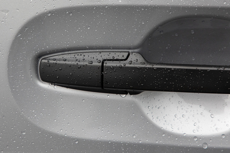 前席用のドアノブにスマートキー用のボタンがないのでムリだった。＋STYLE FUNに設定のあるクリスタルブラックパール色のパーツでも黒くなるが、つや消しがいいんだよなぁ