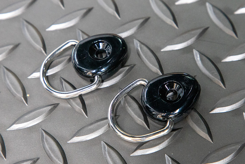 ゴムボート用品として売られていたDリング。リングが大きかったのと本体M6のネジが入る穴が開いていたのが購入の決め手