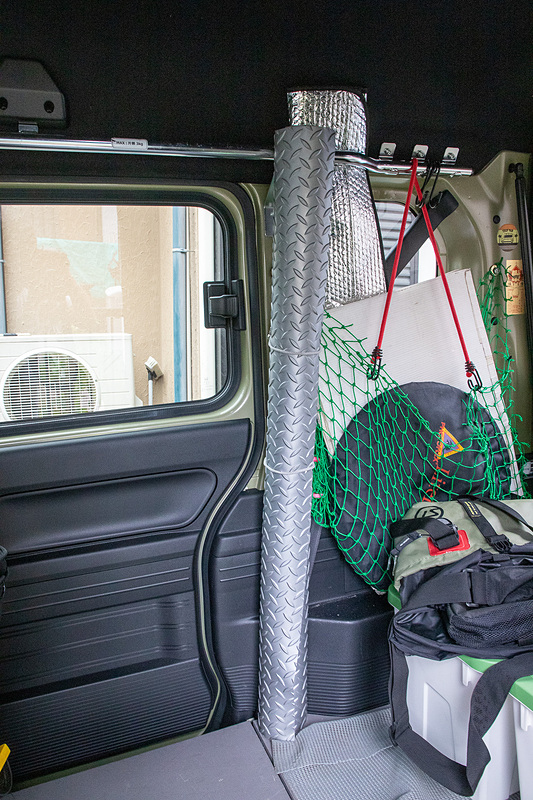 こちらは撮影用のマット。Dリングの方で固定している。Dリングはリング部が畳めるので使用していないとき邪魔にならない