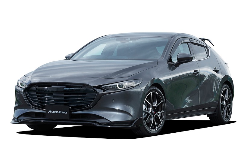 スタイリングキットを装着したMAZDA3