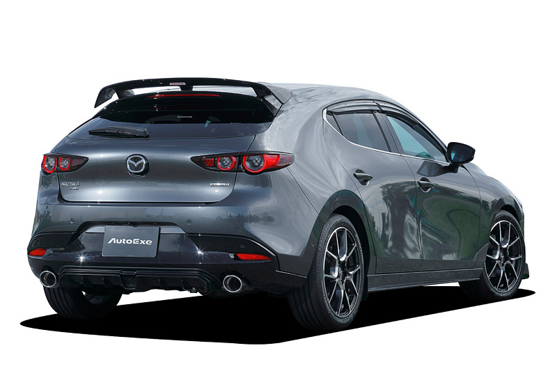 スタイリングキットを装着したMAZDA3