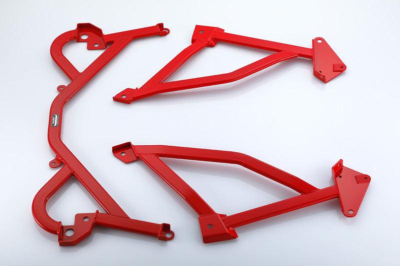 ローダウンスプリング：3万6000円（税別）やプレミアテールマフラー（ディーゼル/ガソリン車用設定有）：8万3000円～（税別）などの機能パーツ