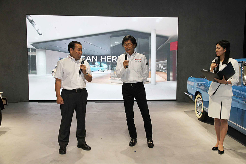 元レーシングドライバーの長谷見昌弘氏（左）と日産系チームの総監督を務めていた柿元邦彦氏（中央）によるトークショーも実施