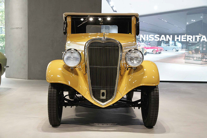 ダットサン 14型ロードスター。車両寸法：2790×1190mm（全長×全幅）、ホイールベース：2005mm。車両重量：550kg。サスペンション：横置きリーフ・縦置きリーフ（前・後）。ブレーキ：ロッド式ドラム・ロッド式ドラム（前・後）。タイヤ：4.00-24（外形表示）バルーン。エンジン型式：7型（直4 サイドバルブ）。排気量：722cc。最高出力：11kW（15PS）/3600rpm