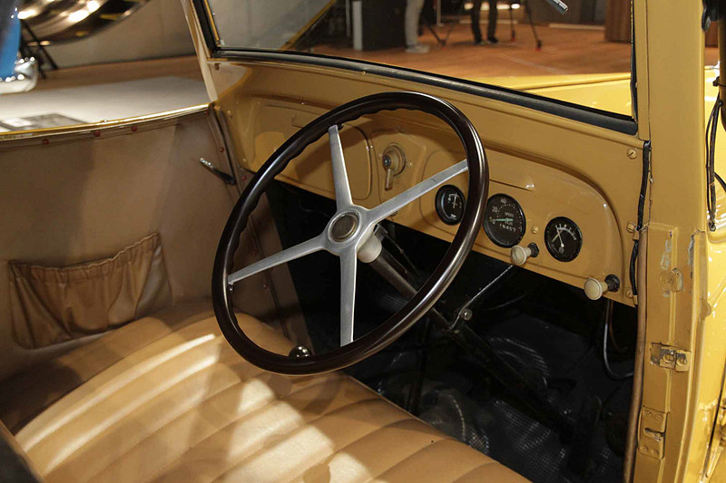 ダットサン 14型ロードスター。車両寸法：2790×1190mm（全長×全幅）、ホイールベース：2005mm。車両重量：550kg。サスペンション：横置きリーフ・縦置きリーフ（前・後）。ブレーキ：ロッド式ドラム・ロッド式ドラム（前・後）。タイヤ：4.00-24（外形表示）バルーン。エンジン型式：7型（直4 サイドバルブ）。排気量：722cc。最高出力：11kW（15PS）/3600rpm