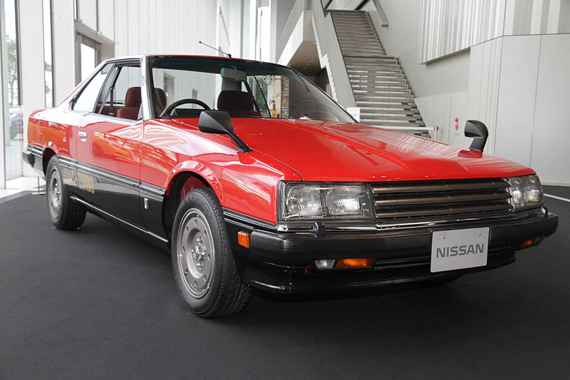 スカイライン ハードトップ 2000 ターボRS(1983年:KDR30)。車両寸法:4595×1665×1360mm(全長×全幅×全高)、ホイールベース:2615mm。車両重量:1175kg。サスペンション:ストラット・セミトレーリングアーム(前・後)。ブレーキ:ベンチレーテッドディスク・ディスク(前・後)。タイヤ:195/60R15 86H。エンジン型式:FJ20型(直4 DOHC ターボ)。排気量:1990cc。最高出力:140kW(190PS)/6400rpm、最大トルク:225Nm(23.0kgfm)/4800rpm