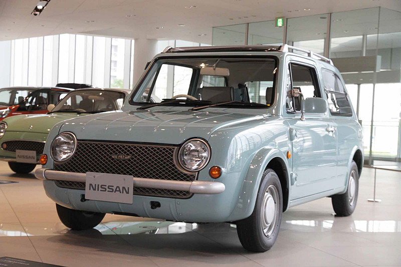 PAO キャンバストップ（1989年：PK10型）。車両寸法：3740×1570×1480mm（全長×全幅×全高）、ホイールベース：2300mm。車両重量：760kg。サスペンション：ストラット・4リンク（前・後）。ブレーキ：ディスク・ドラム（前・後）。タイヤ：155SR12。エンジン型式：MA10S型（直4 OHC）。排気量：987cc。最高出力：38kW（52PS）/6000rpm、最大トルク：75Nm（7.6kgfm）/3600rpm