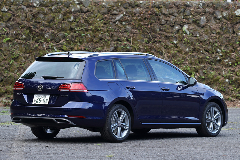 直列4気筒DOHC 2.0リッターディーゼルターボ「DFG」型エンジンを搭載する「ゴルフ ヴァリアント TDI Highline Meister」（405万円。消費税10％込み）。ボディサイズは4575×1800×1485mm（全長×全幅×全高）、ホイールベースは2635mm