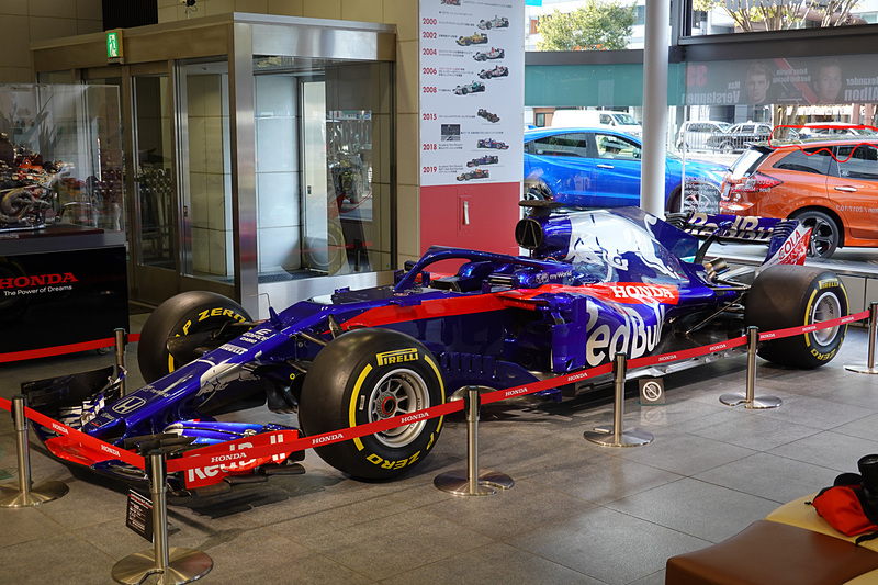 同じF1マシンだが、RA273とはまったく異なるレギュレーションになっているのが分かる