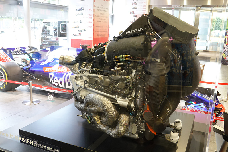 2018年のF1エンジン、RA618H。回生機構が複雑に組み込まれている
