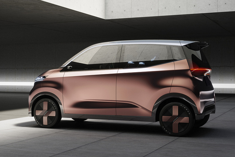 ボディカラーは日本文化にゆかりのある「アカガネ」を採用