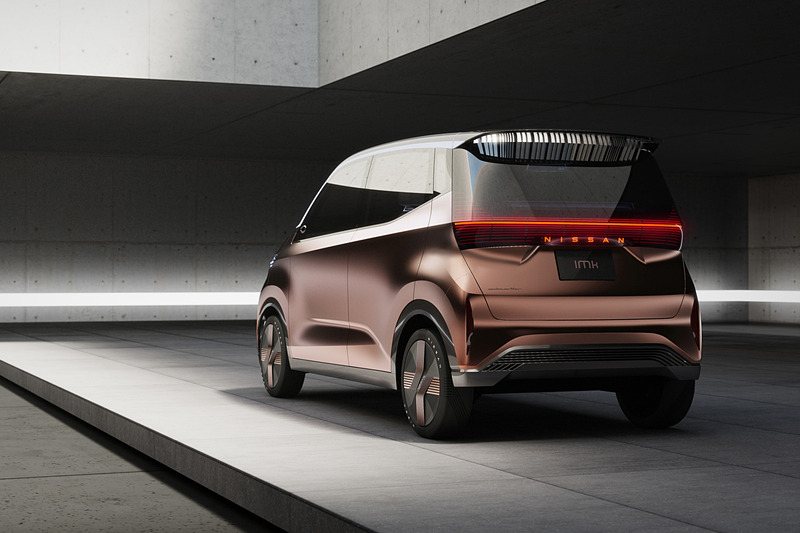 ボディカラーは日本文化にゆかりのある「アカガネ」を採用