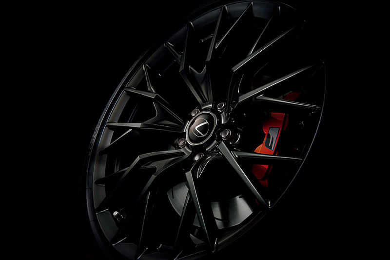 軽量鍛造アルミホイール（マットブラック塗装）