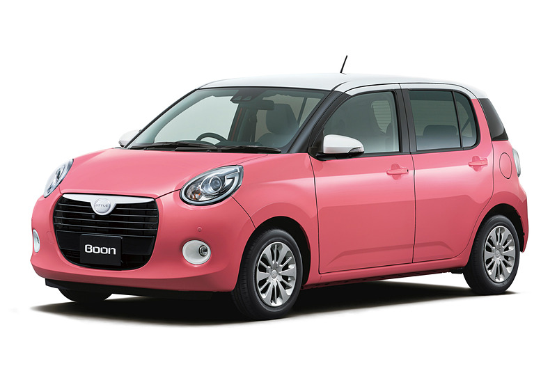 特別仕様車「ブーン スタイル“ホワイトリミテッドSA III”」（ホワイト×ジューシーピンクメタリック）