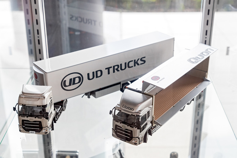 UDトラックスオリジナルのスケールモデルなどを現場で販売するとのこと