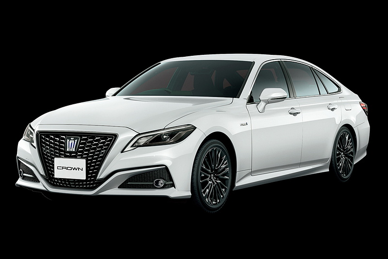 ボディカラーは通常ラインアップの「ホワイトパールクリスタルシャイン」（左上）や「プレシャスガレナ」（右上）などのほか、クラウンの特徴的なオプション「ジャパンカラーセレクションパッケージ」の「紅（クレナイ）」（左下）や「天空（ソラ）」（右下）など全色から選択できる