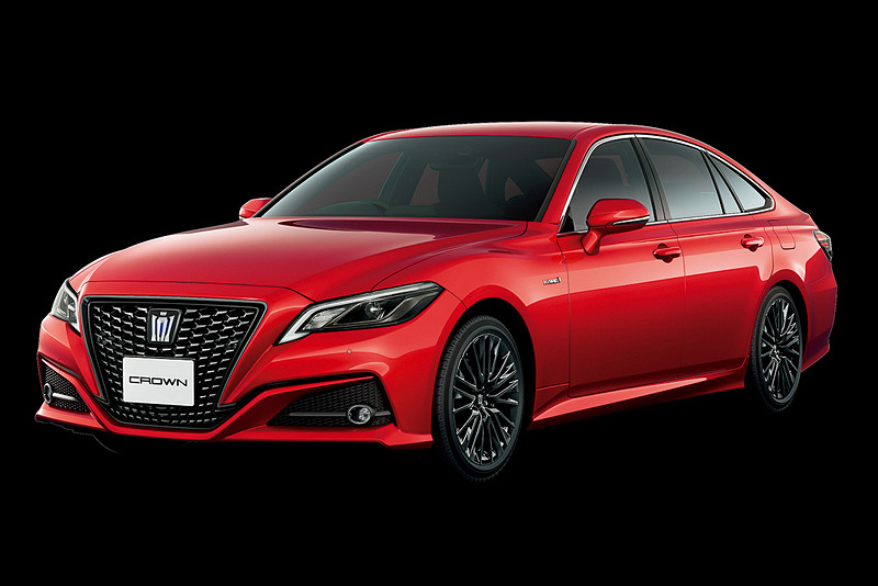 ボディカラーは通常ラインアップの「ホワイトパールクリスタルシャイン」（左上）や「プレシャスガレナ」（右上）などのほか、クラウンの特徴的なオプション「ジャパンカラーセレクションパッケージ」の「紅（クレナイ）」（左下）や「天空（ソラ）」（右下）など全色から選択できる