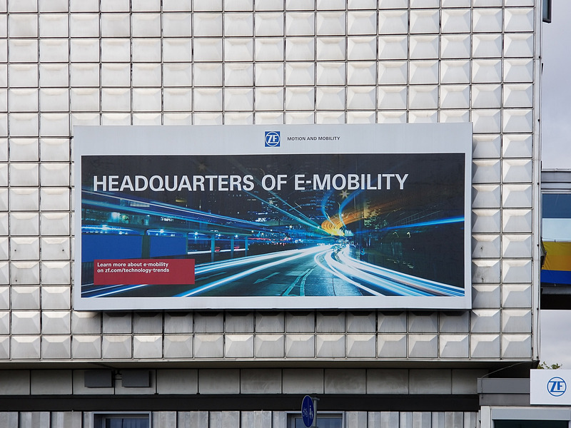 ドイツ シュバインフルトにあるZFの事業所に掲げられている「Headquarters of E-Mobility（E-モビリティの本拠地）」の看板