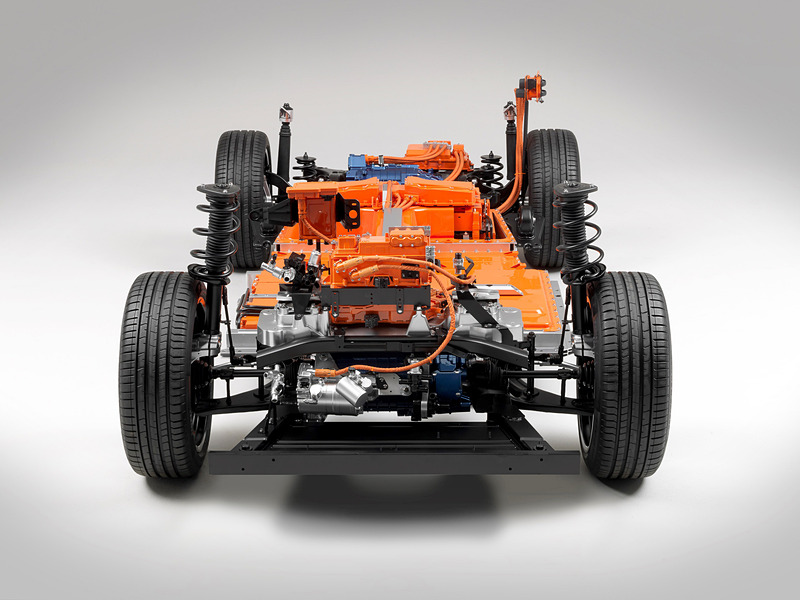 ボルボのCMA（コンパクト・モジュラー・アーキテクチャ）にバッテリーパックをフロアに一体化して組み込んだ