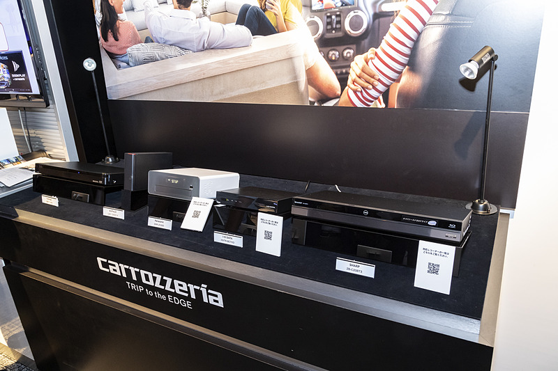 自宅のレコーダーにアクセスしてストリーミング再生にも対応する。この機能は2017年あたりのモデルから対応しており、<a href="https://www.digion.com/sites/carrozzeria/" class="n" target="_blank">カロッツェリアのWebサイト</a>で確認できるとのこと